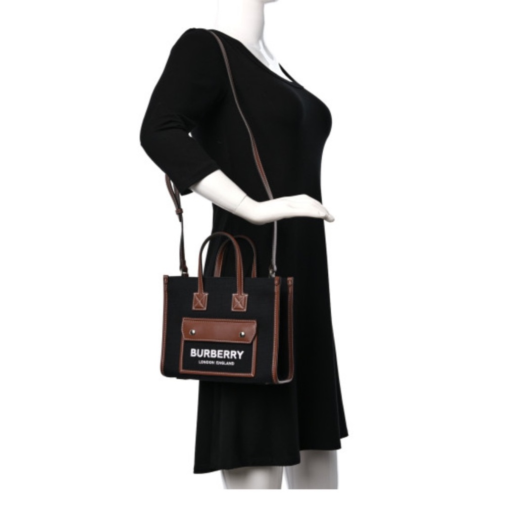 Gorgeous Burberry leather and canvas Freya tote - Picture 3 of 6